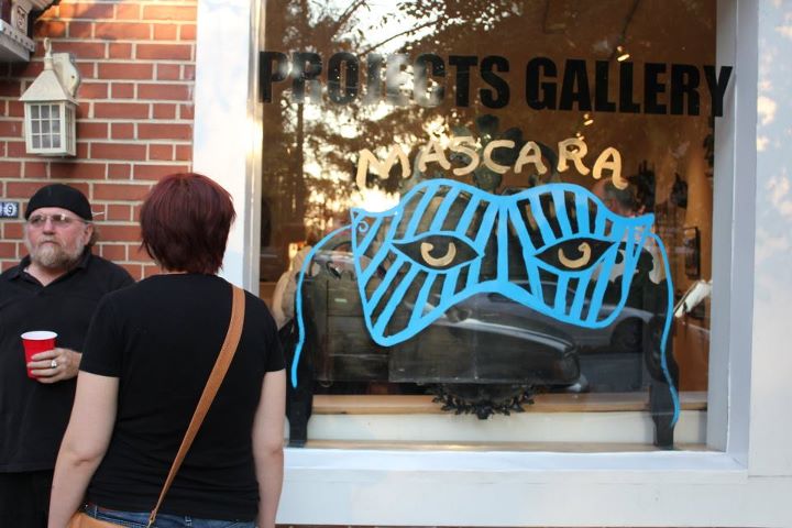 Mascara Front window